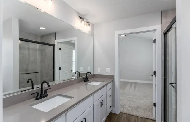 $2,295 | 401 East Donahue Street, Eldridge, IA 52748