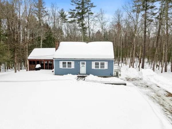 $700,001 | 16 Dogtown Road, Exeter, NH 03833