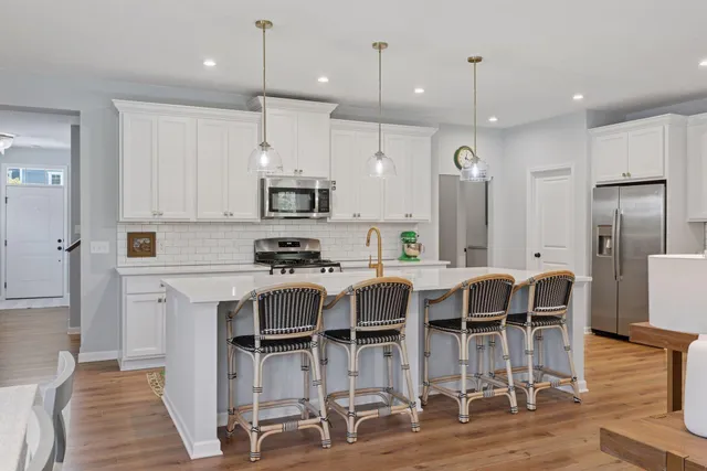 $3,600 | 20076 80th Avenue, Hamel, MN 55340