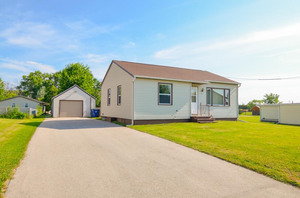 335 East Cedar Street Pulaski, WI 54162 - Photo 1 of 39
