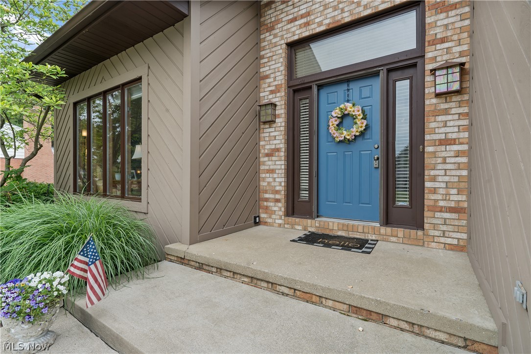 1808 Spring Valley Avenue Northwest Canton, OH 44708 - Photo 4 of 29 Inviting front entrance