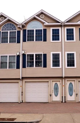 $2,700 | 47 Alder Street, Unit 9, Waltham, MA 02453