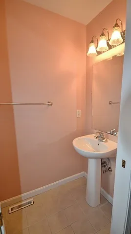 $2,700 | 47 Alder Street, Unit 9, Waltham, MA 02453