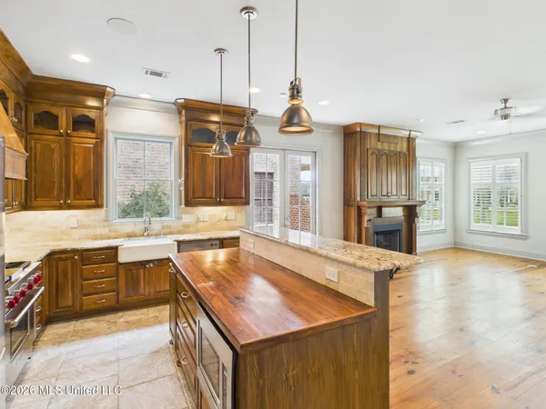$799,000 | 310 Eastpark Street, Ridgeland, MS 39157