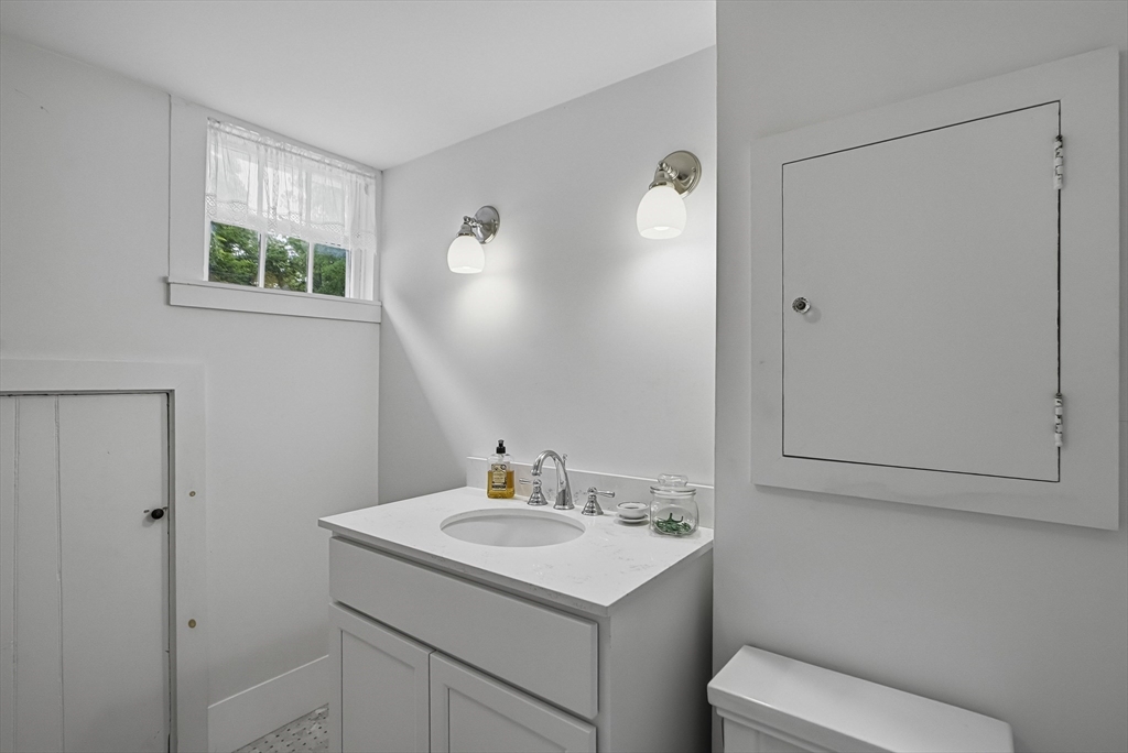236 Mendon Street Upton, MA 01568 - Photo 26 of 41