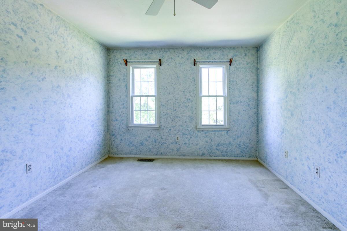 12301 Coleraine Court Reston, VA 20191 - Photo 22 of 29 an empty room with windows