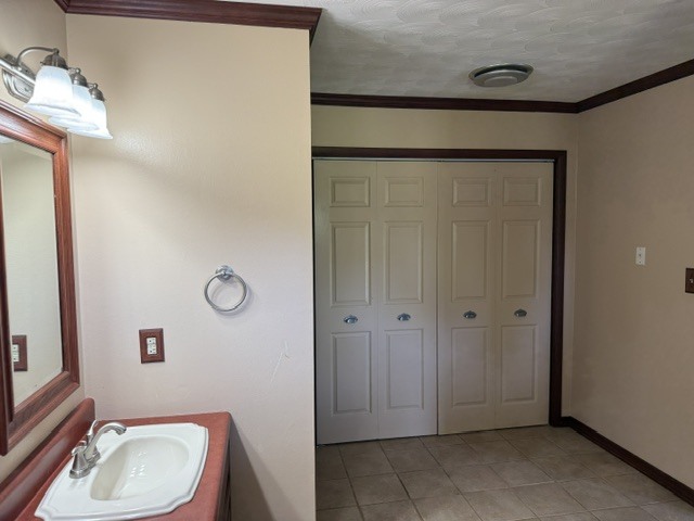 6241 Wards Mill Road Marion, IL 62959 - Photo 8 of 29 a bathroom with a sink a toilet and shower