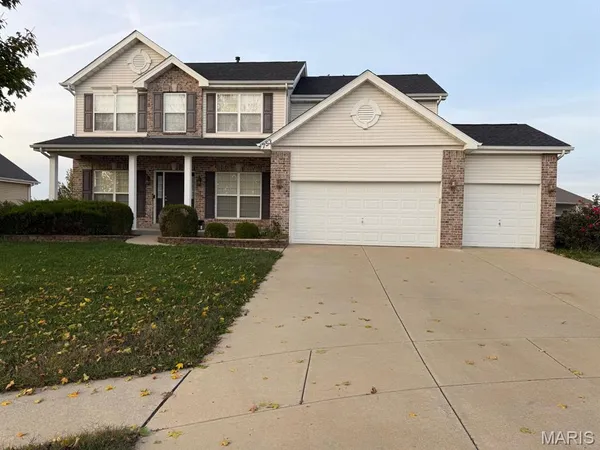 $410,000 | 753 Willow Spring Hill Drive, Fairview Heights, IL 62208