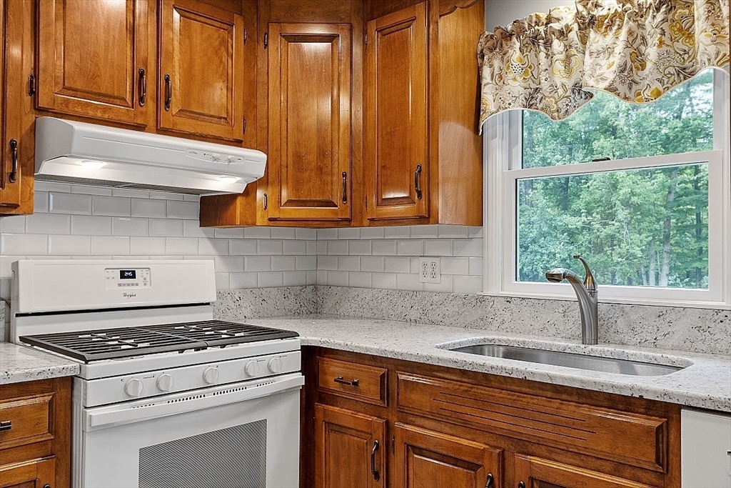 109 Townsend Street Pepperell, MA 01463 - Photo 24 of 39