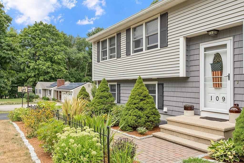 109 Townsend Street Pepperell, MA 01463 - Photo 4 of 39