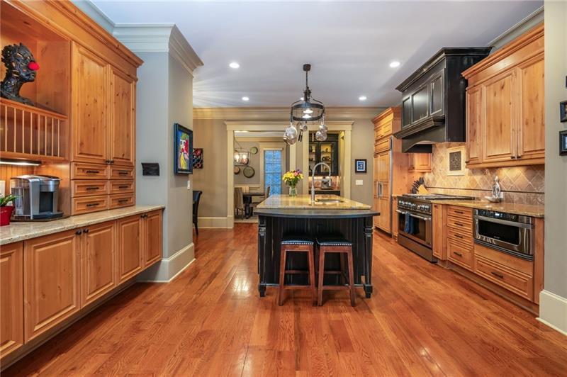 1098 Wimberly Road Northeast Atlanta, GA 30319 - Photo 10 of 31