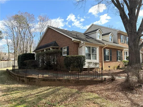 $220,000 | 1806 Oakcrest Court, Winston-Salem, NC 27106