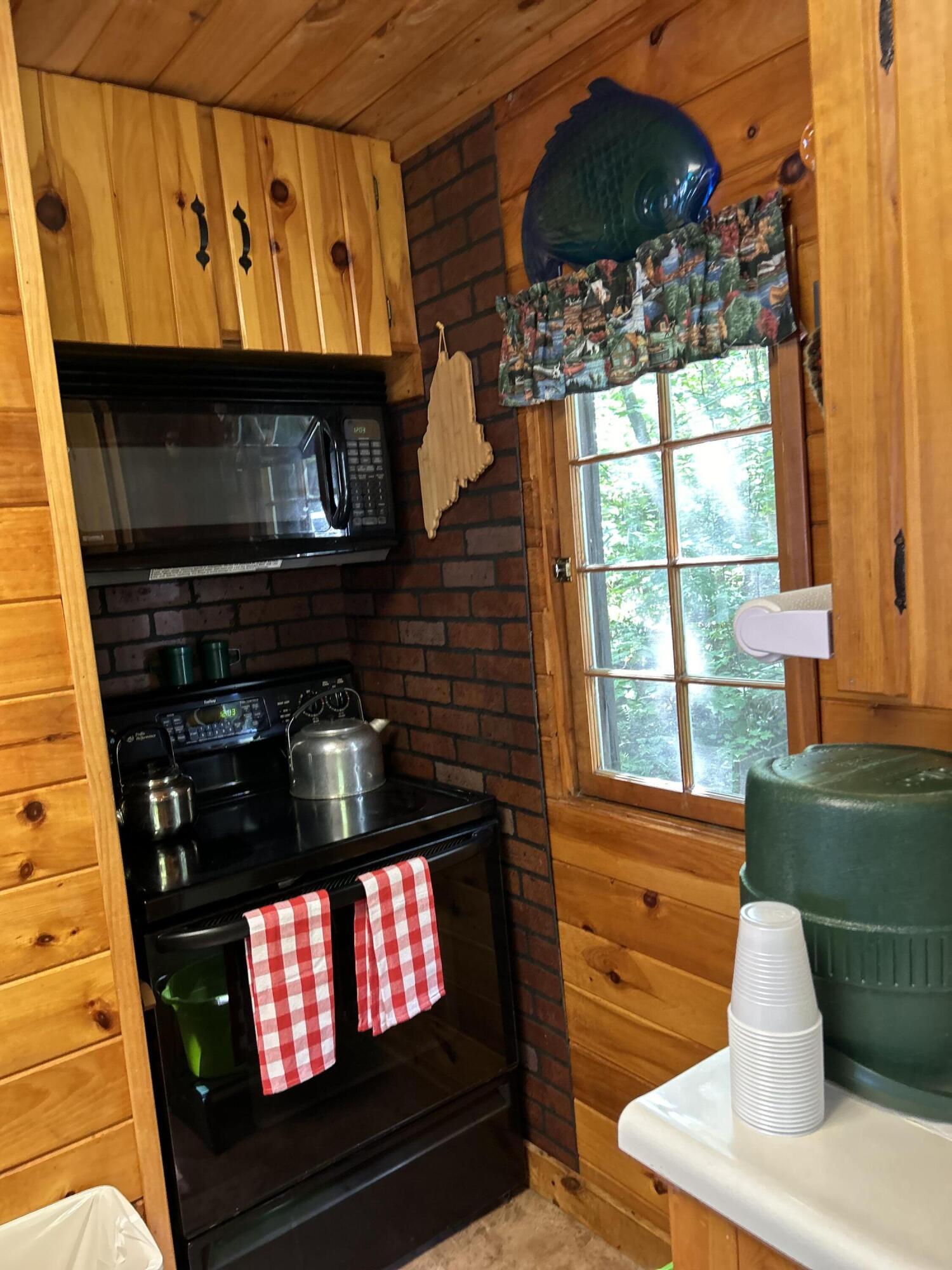 276 South Cove Road Willimantic, ME 04443 - Photo 16 of 77 image00015