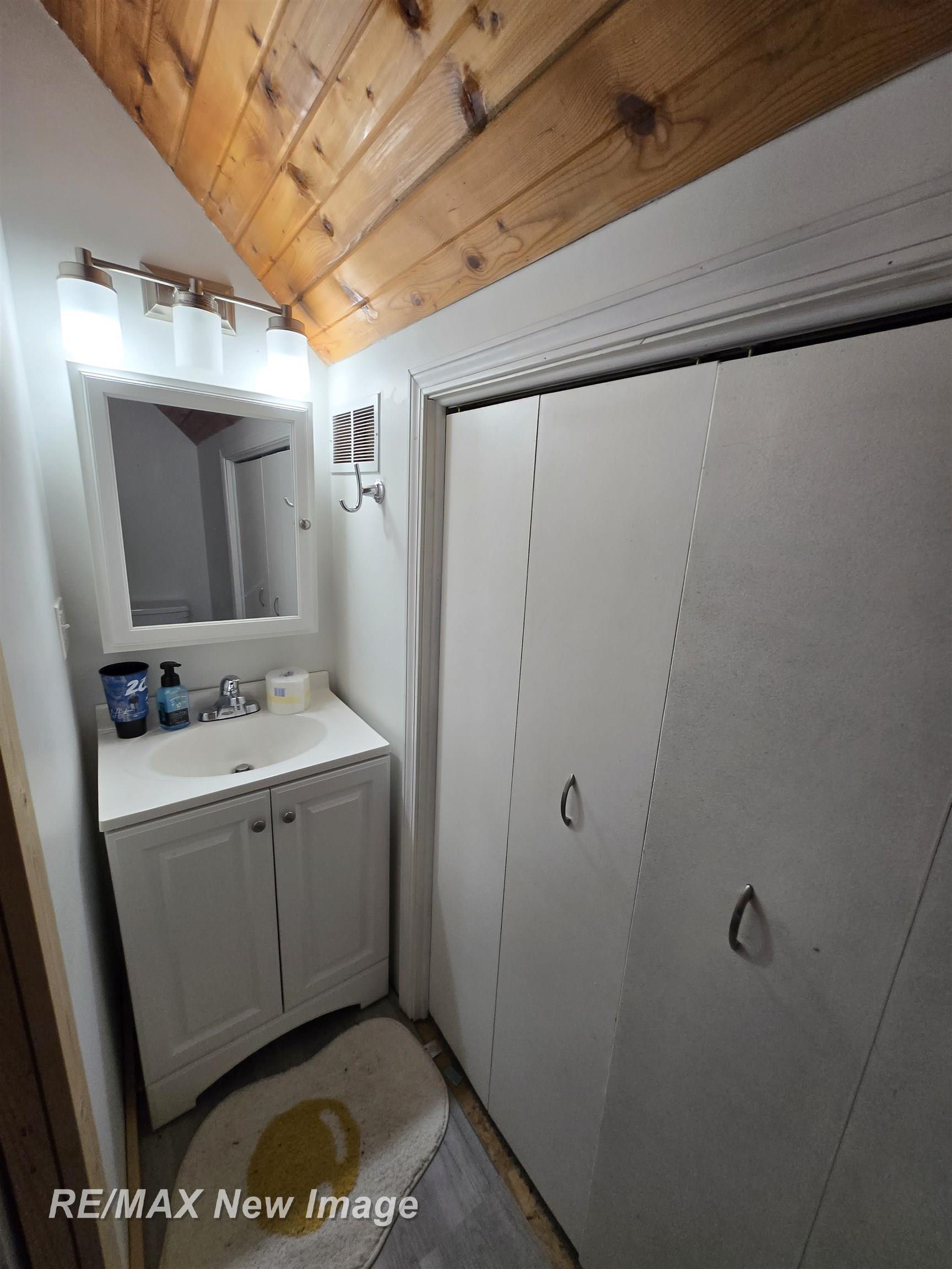 3837 South Pine Road Beaverton, MI 48612 - Photo 12 of 36 50202015-e100e5de-fbfa-4e3b-b637-b87be3f04c63.JPG