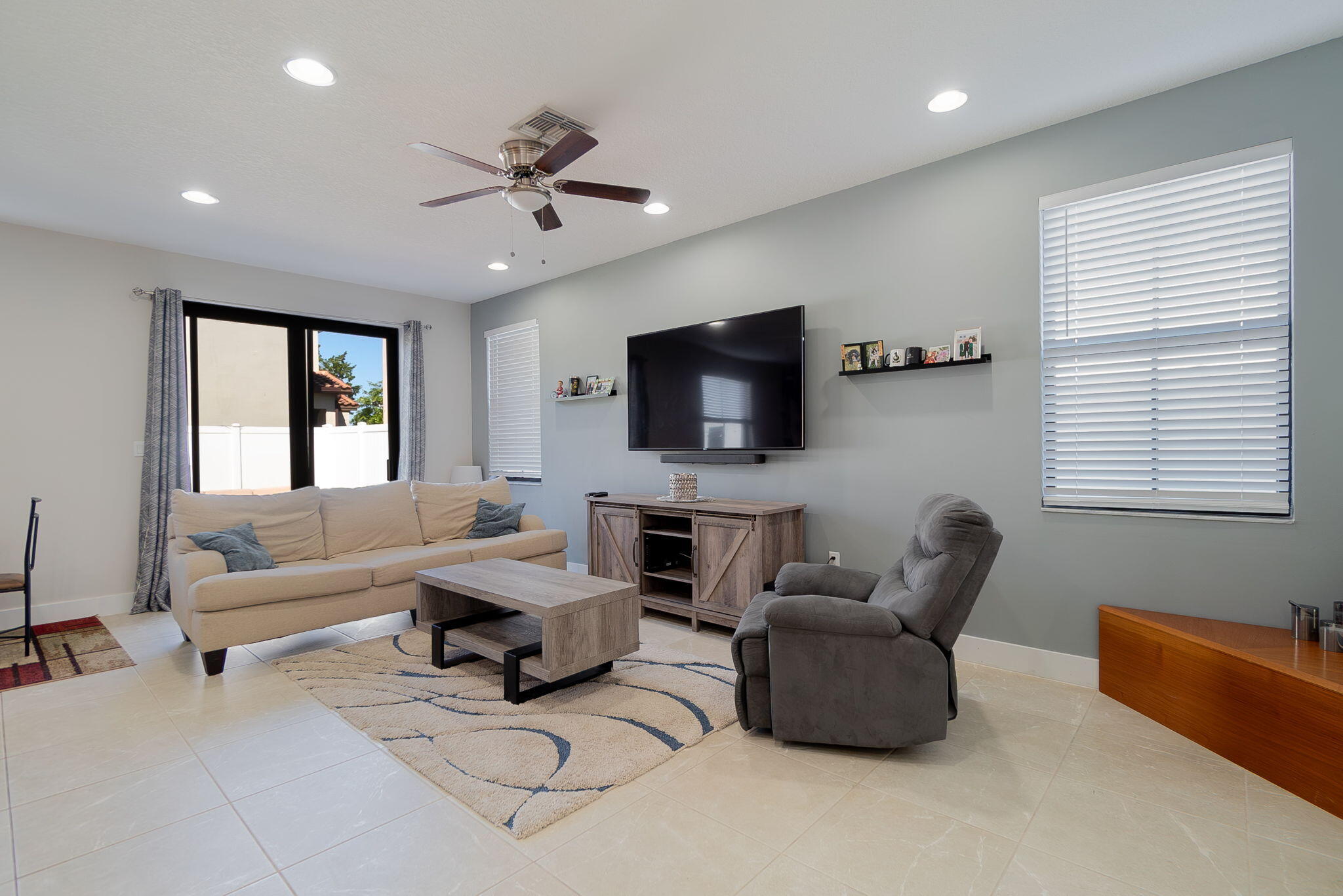 3015 Butternut Lane Riviera Beach, FL 33410 - Photo 7 of 37 FAmily room 1