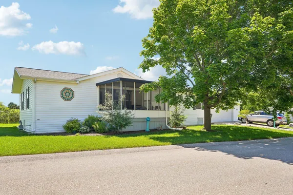 $185,000 | 412 Harbor Heights Drive, Waterford, WI 53185