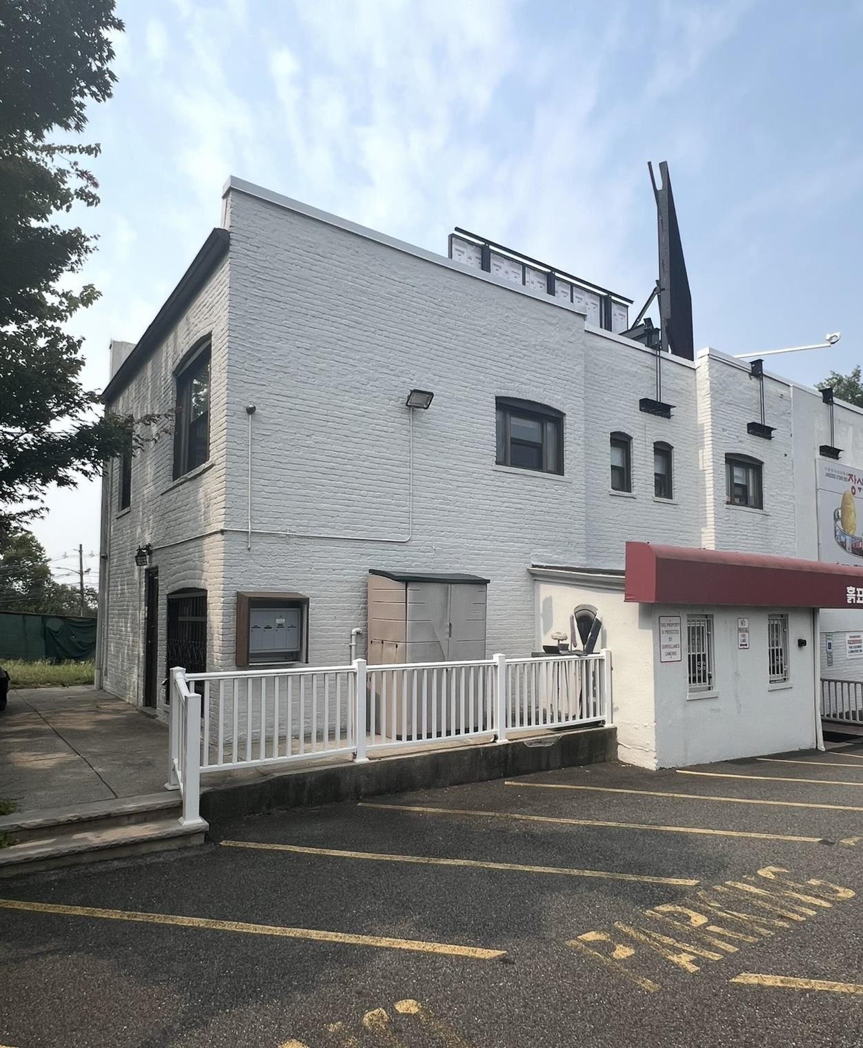 432 Broad Avenue, Unit 2 REAR Ridgefield, NJ 07657 - Photo 5 of 7 a view of a building with a street