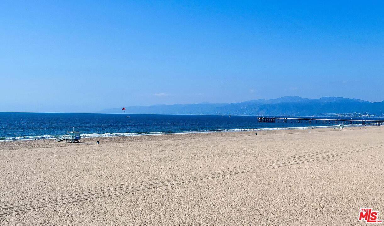 4 Lighthouse Street, Unit 13 Marina del Rey, CA 90292 - Photo 33 of 35 a view of an ocean