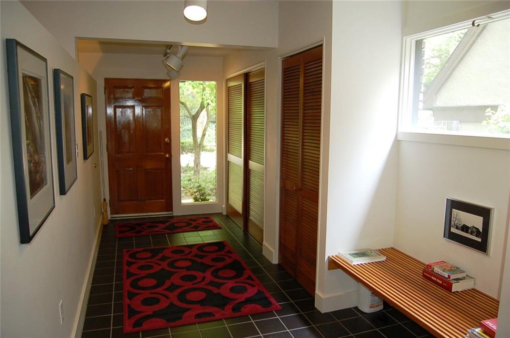 5448 Kipling Road Pittsburgh, PA 15217 - Photo 4 of 25 Gallery Image 4