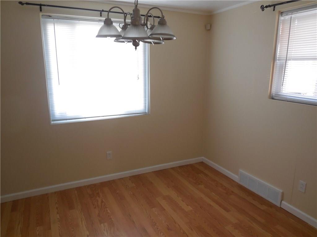933 Liberty Street McKees Rocks, PA 15136 - Photo 4 of 16