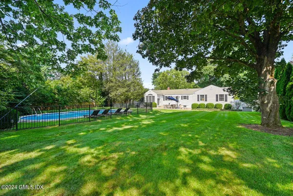 a view of a house with a backyard