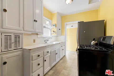 $850,000 | 8535 Walnut Drive, Los Angeles, CA 90046