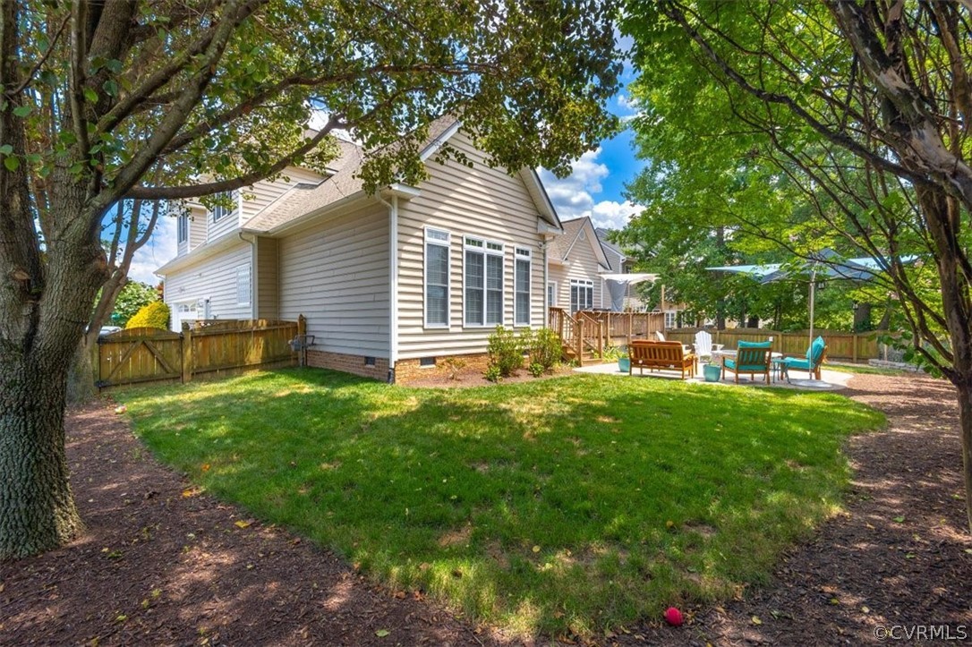 14701 Yarcombe Road Midlothian, VA 23112 - Photo 36 of 44 a backyard of a house with plants and large tree