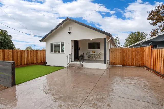 $434,999 | 209 East 3rd Street, Tracy, CA 95376