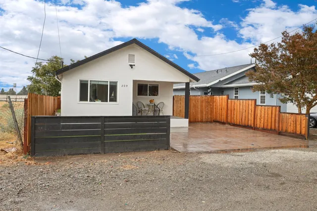 $434,999 | 209 East 3rd Street, Tracy, CA 95376
