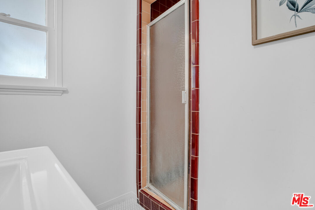 1901 Montecito Drive Glendale, CA 91208 - Photo 33 of 64