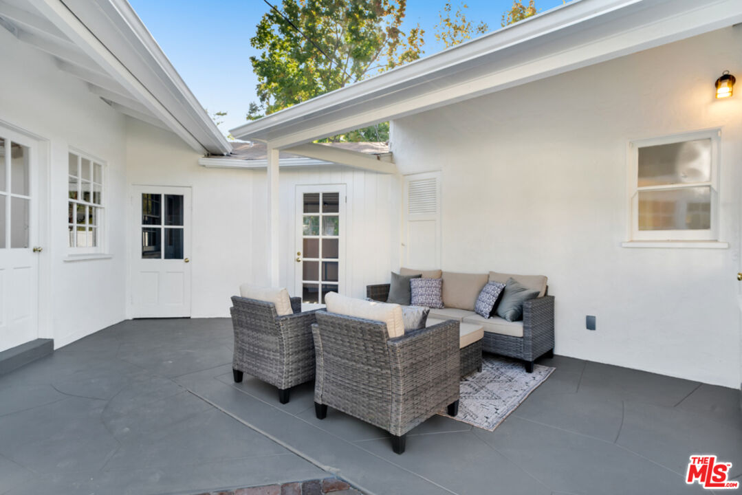 1901 Montecito Drive Glendale, CA 91208 - Photo 47 of 64 a living room with furniture and a window