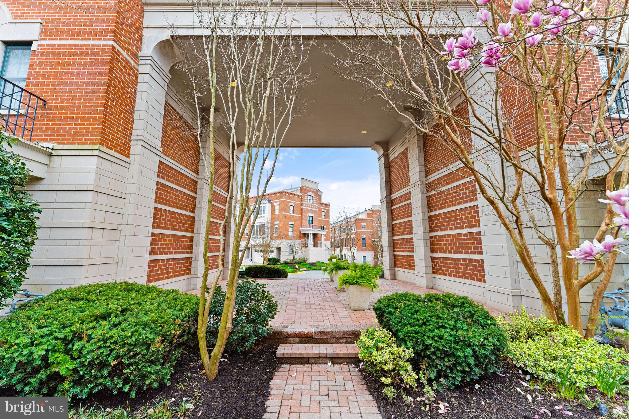 12094 Kinsley Place Reston, VA 20190 - Photo 3 of 66 Gallery Image 3