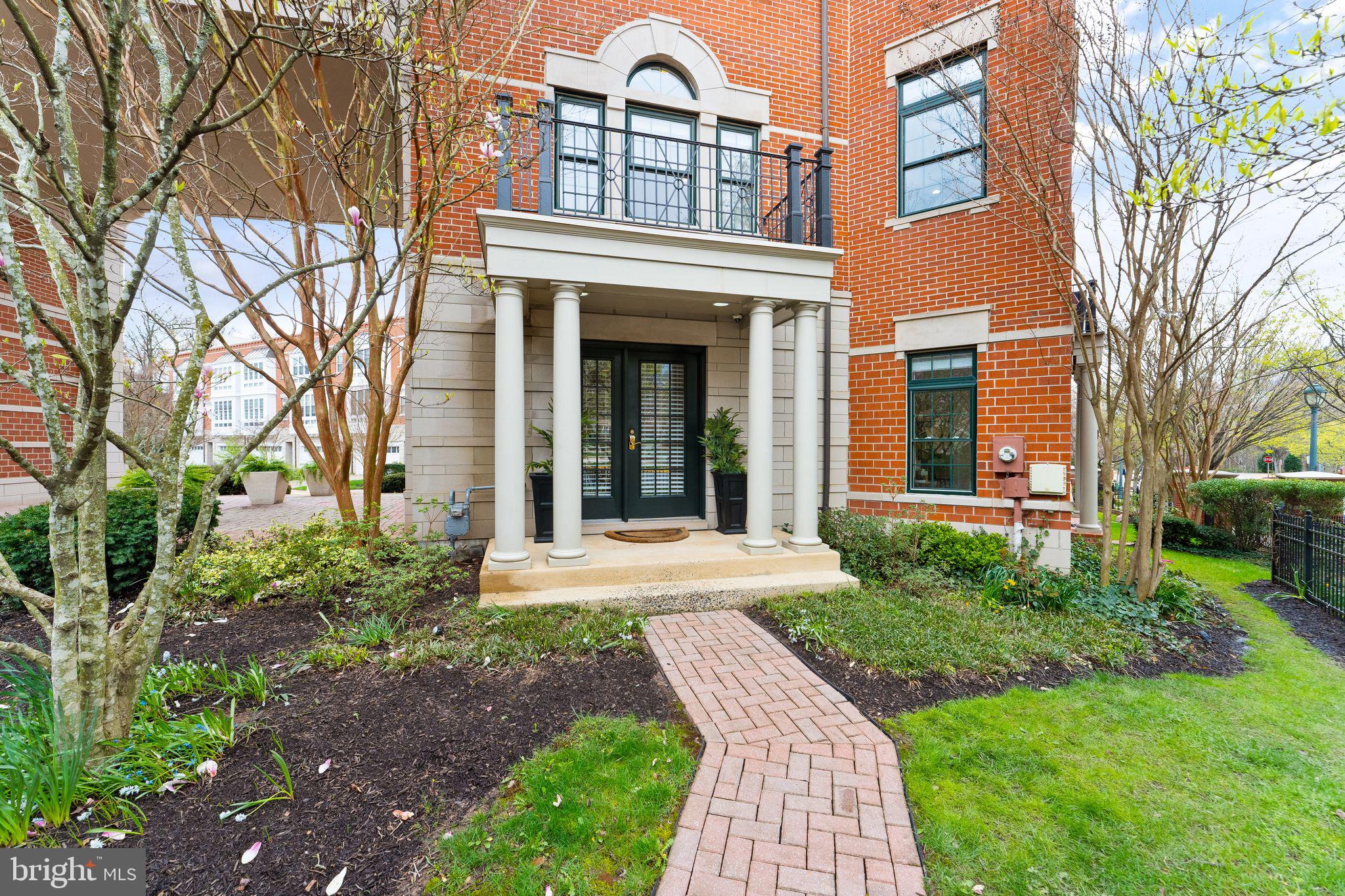 12094 Kinsley Place Reston, VA 20190 - Photo 5 of 66 Gallery Image 5