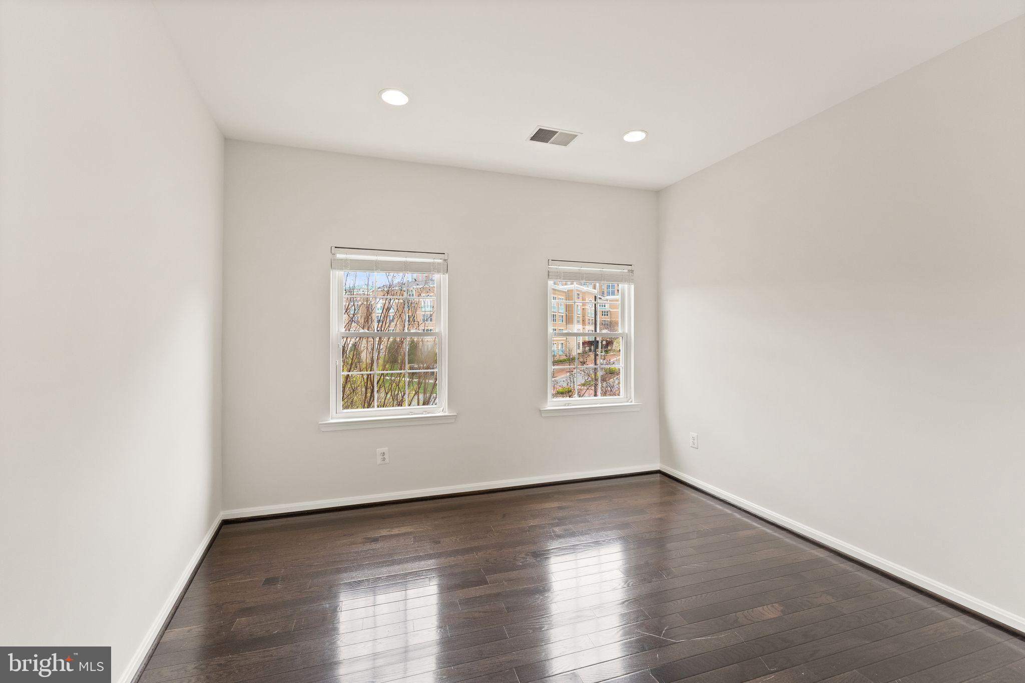12094 Kinsley Place Reston, VA 20190 - Photo 53 of 66 Gallery Image 53