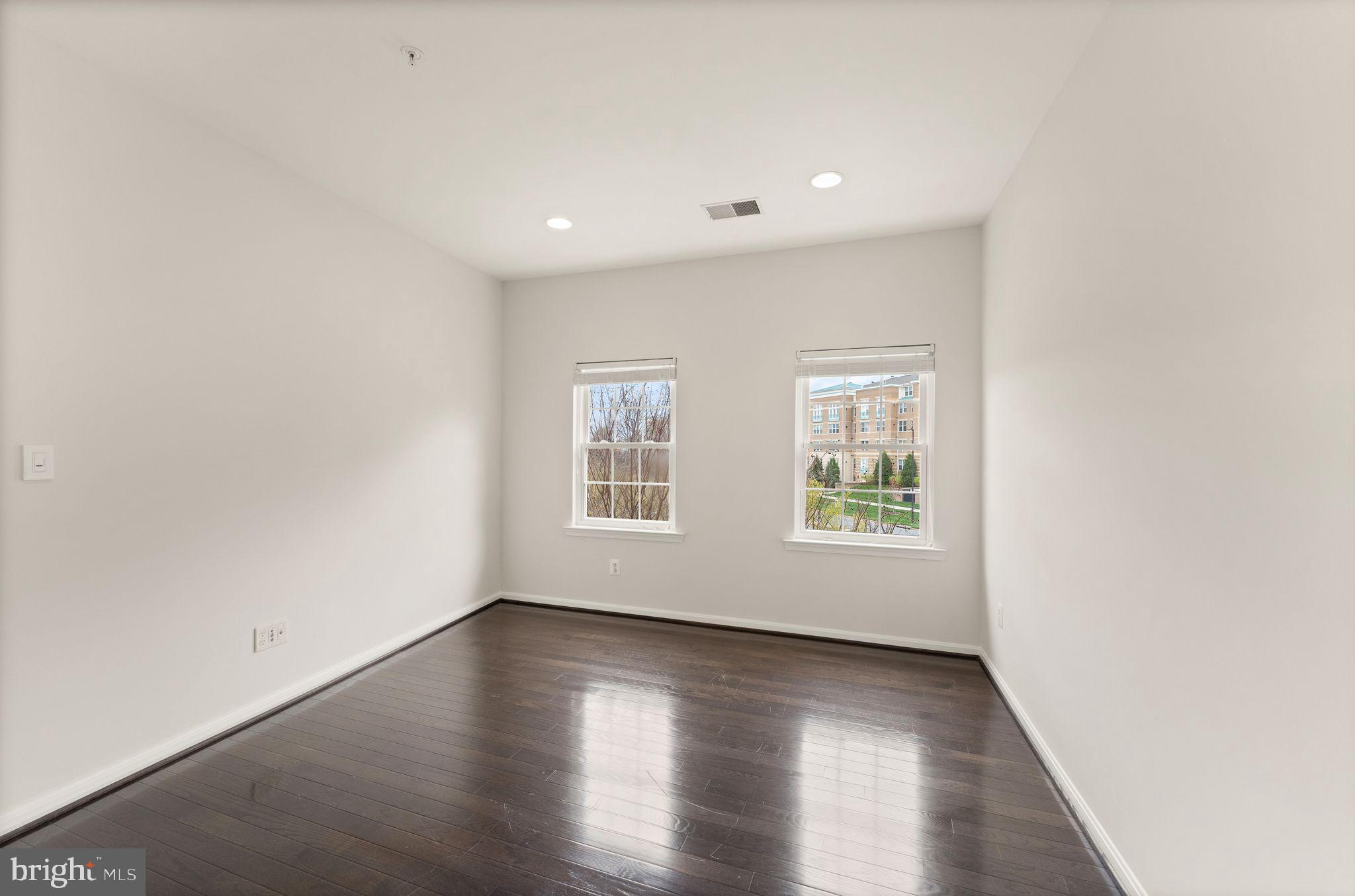 12094 Kinsley Place Reston, VA 20190 - Photo 54 of 66 Gallery Image 54