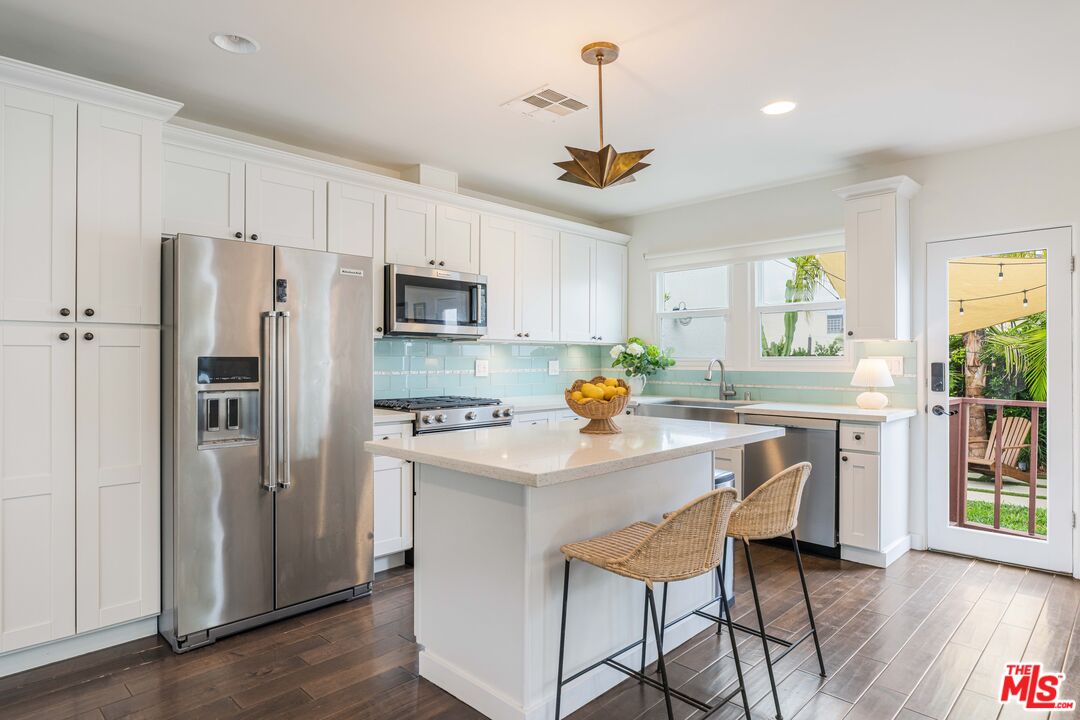 239 North Everett Street Glendale, CA 91206 - Photo 11 of 26