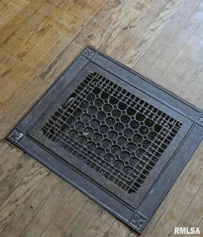 $45,000 | 112 North Vine Street, Mount Pulaski, IL 62548