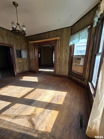 $45,000 | 112 North Vine Street, Mount Pulaski, IL 62548