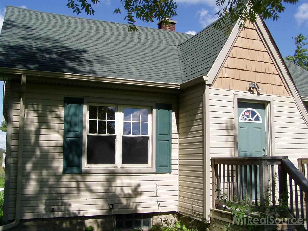 8684 Bryce Road Avoca, MI 48006 - Photo 6 of 23 31214551-5.JPG