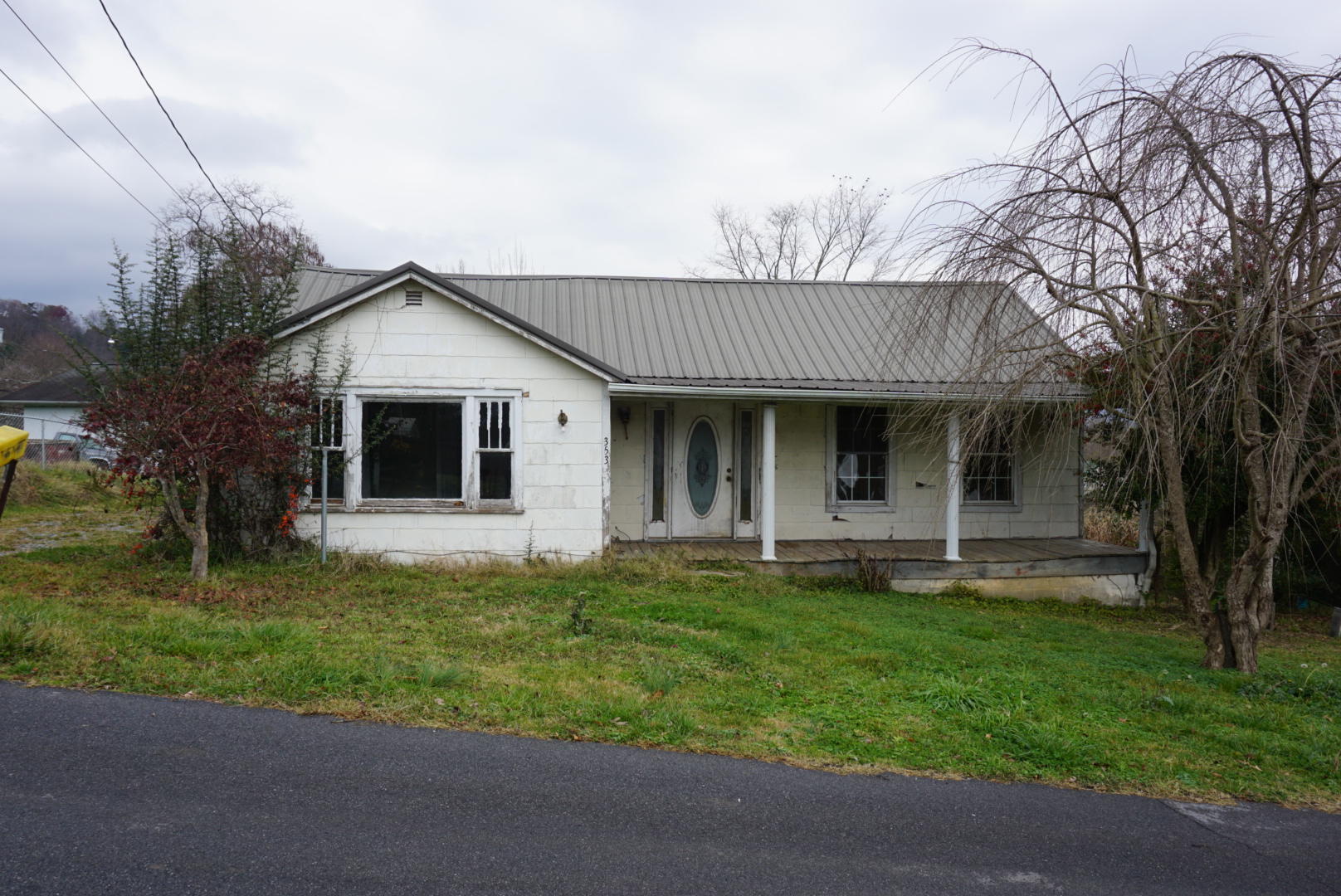 353 Claremont Road Kingsport, TN 37660 - Photo 2 of 14 DSC05869