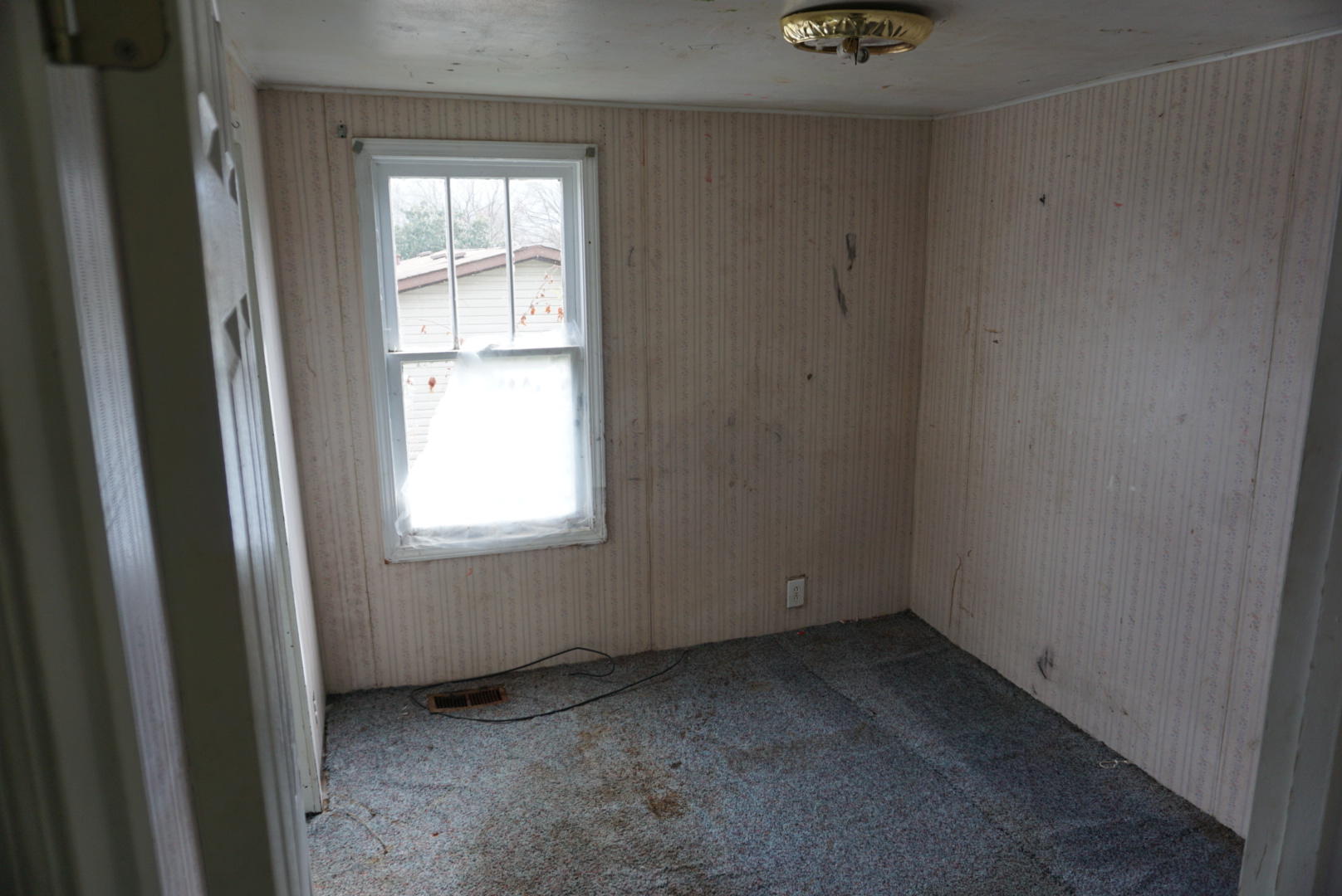 353 Claremont Road Kingsport, TN 37660 - Photo 7 of 14 DSC05879