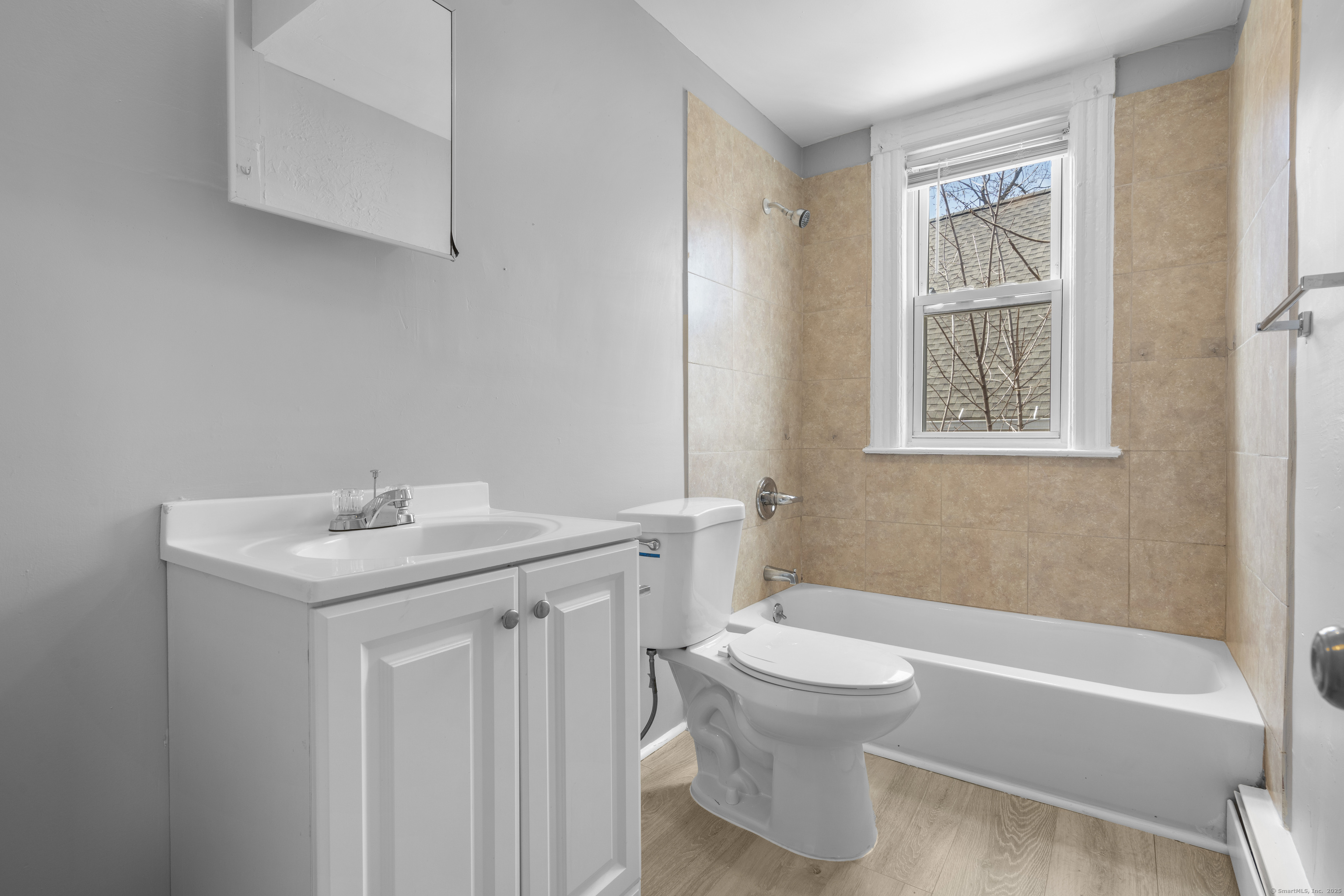 202 Mather Street, Unit 3W Hartford, CT 06112 - Photo 20 of 30 BATHROOM 1