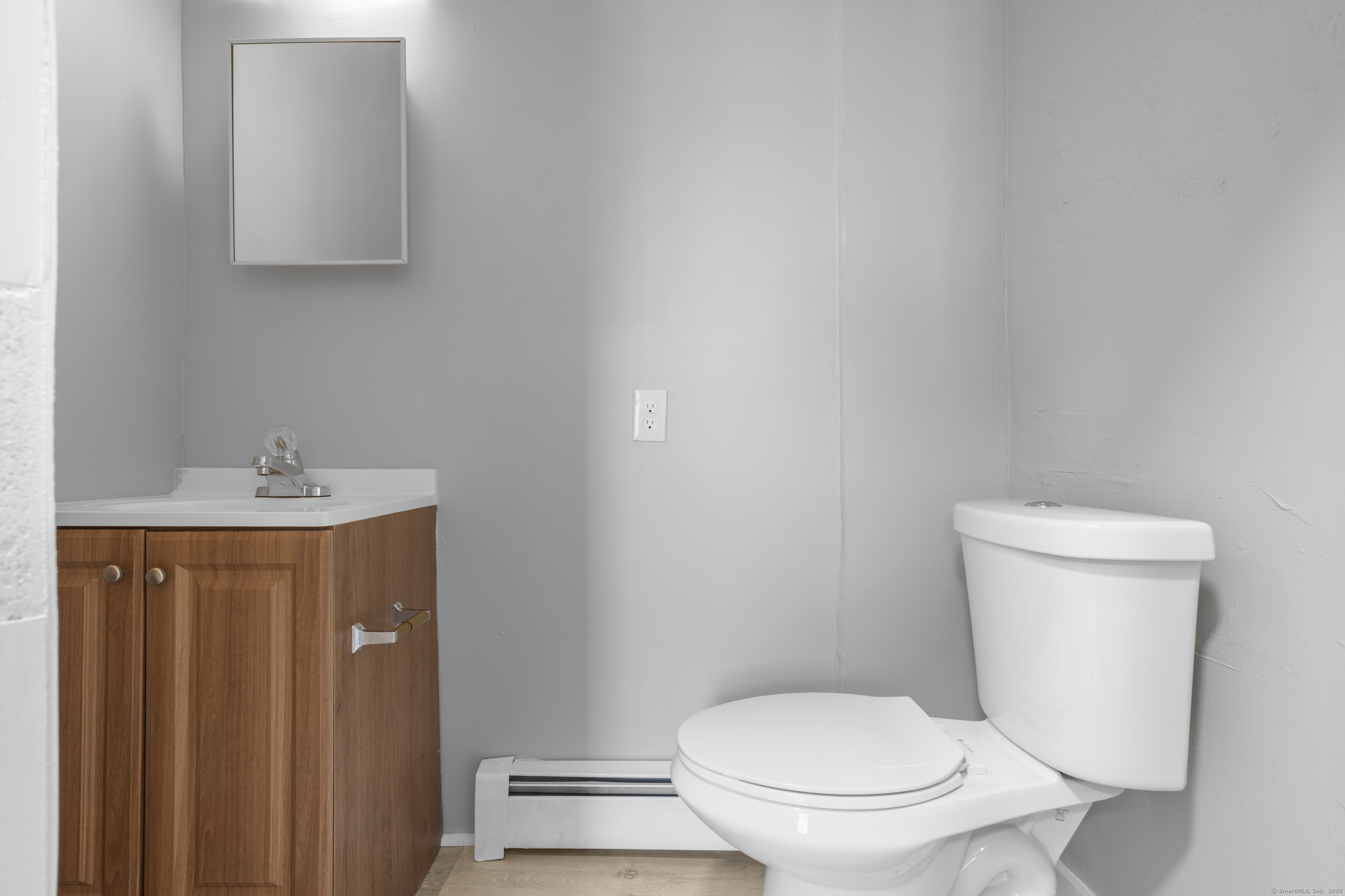 202 Mather Street, Unit 3W Hartford, CT 06112 - Photo 25 of 30 BATHROOM 2