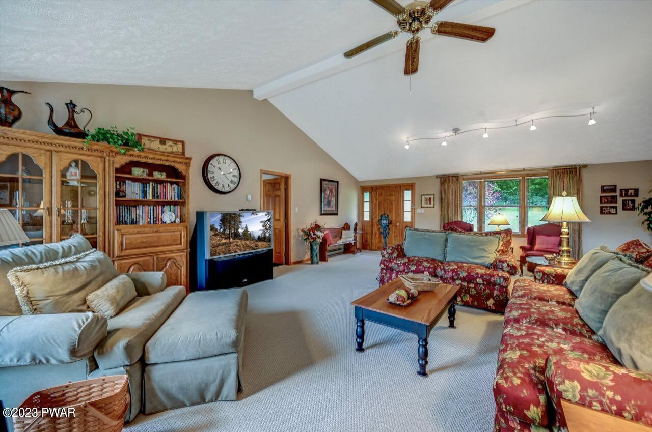194 North Smith Road Waymart, PA 18472 - Photo 9 of 88 Living Room