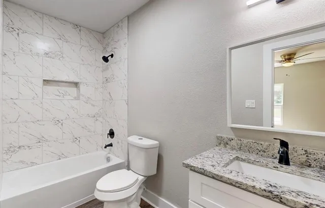 $2,300 | 1500 West Collin Street, Corsicana, TX 75110