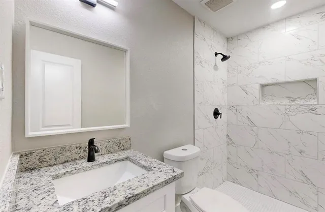 $2,300 | 1500 West Collin Street, Corsicana, TX 75110