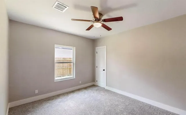 $2,300 | 1500 West Collin Street, Corsicana, TX 75110