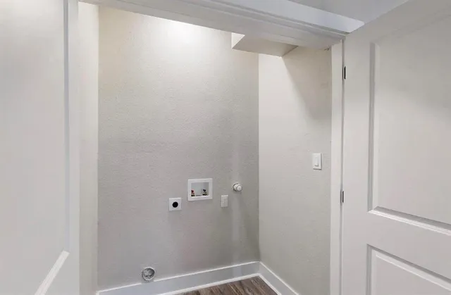 $2,300 | 1500 West Collin Street, Corsicana, TX 75110