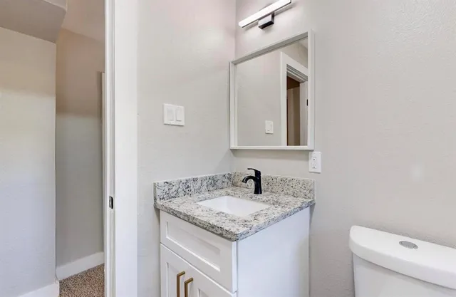 $2,300 | 1500 West Collin Street, Corsicana, TX 75110