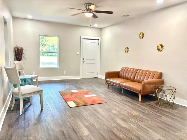 $2,300 | 1500 West Collin Street, Corsicana, TX 75110